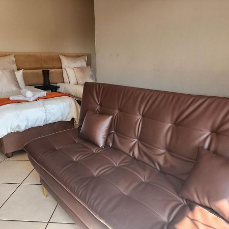 Southy Inn By The Lake Benoni Extérieur photo